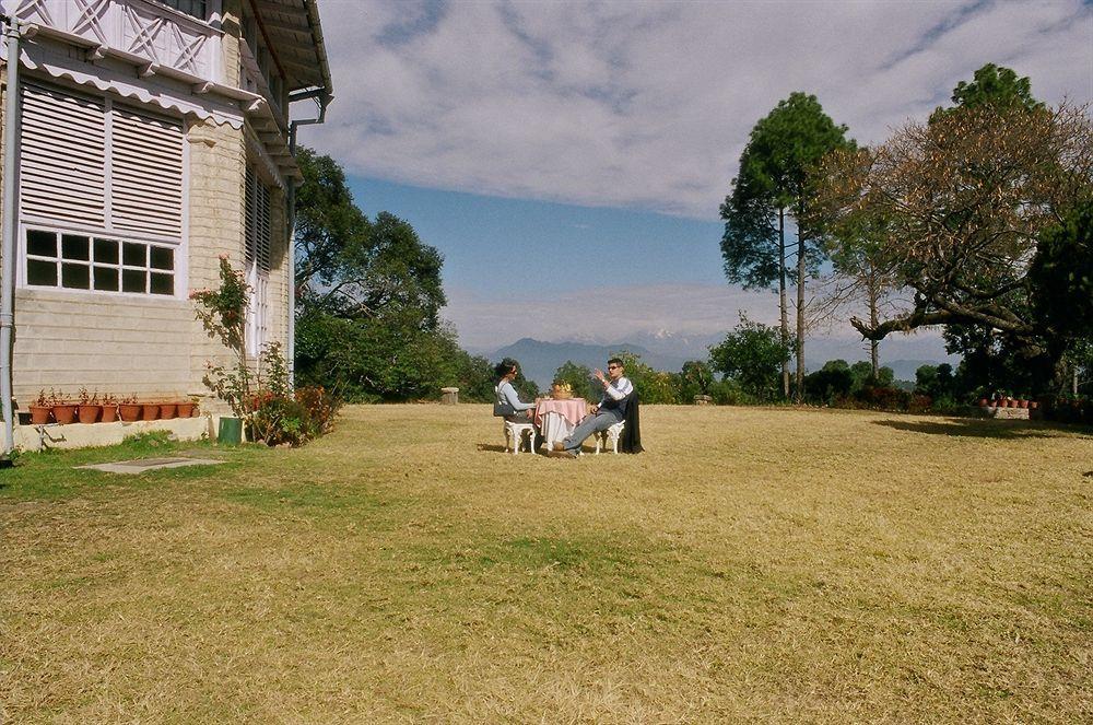 Chevron Rosemount Hotel Ranikhet Bagian luar foto