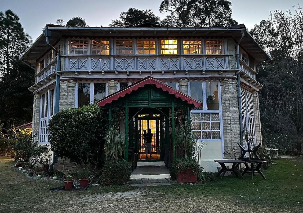 Chevron Rosemount Hotel Ranikhet Bagian luar foto
