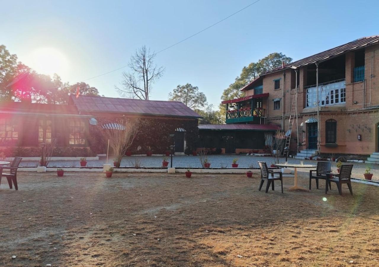 Chevron Rosemount Hotel Ranikhet Bagian luar foto
