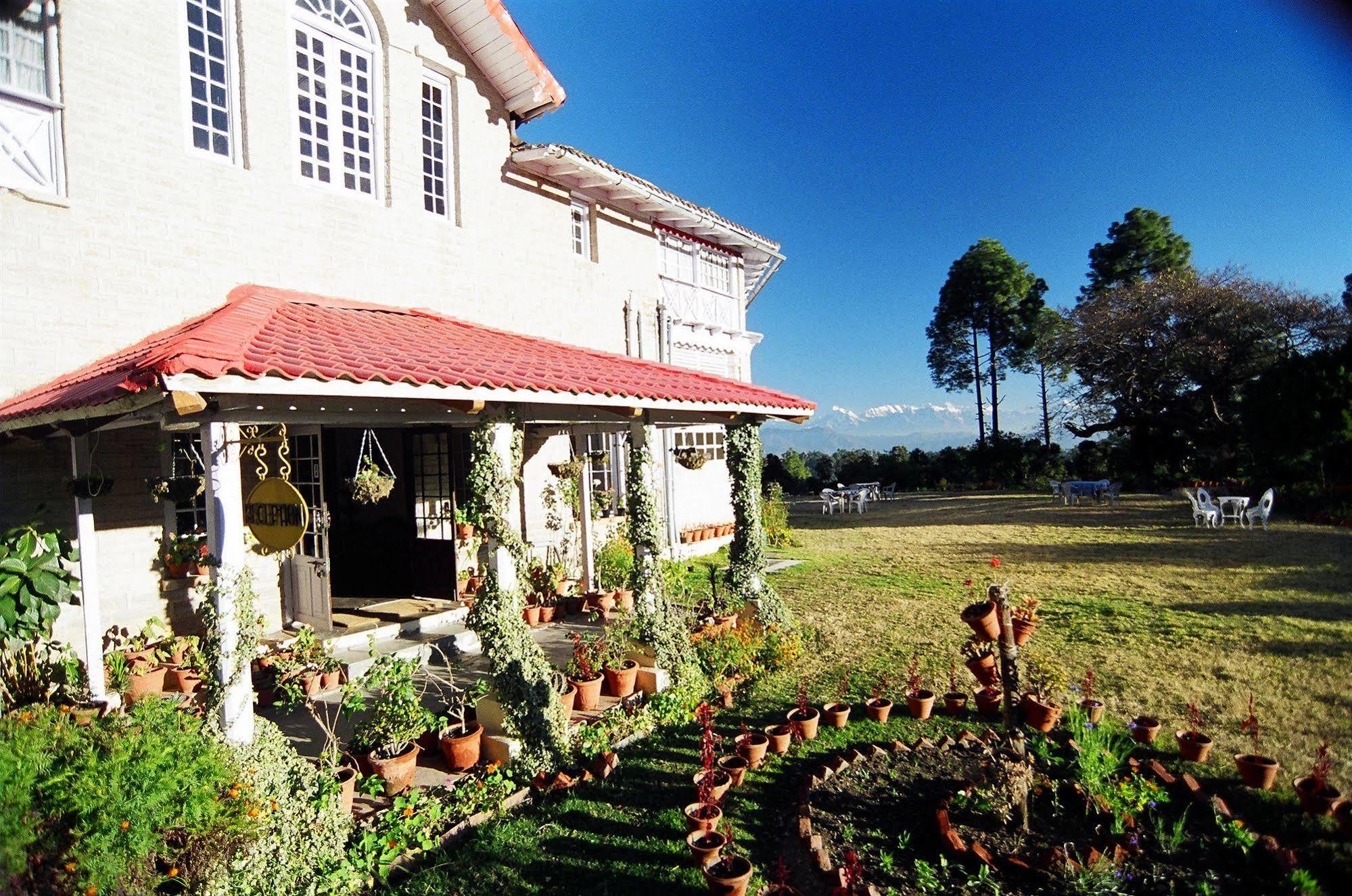 Chevron Rosemount Hotel Ranikhet Bagian luar foto