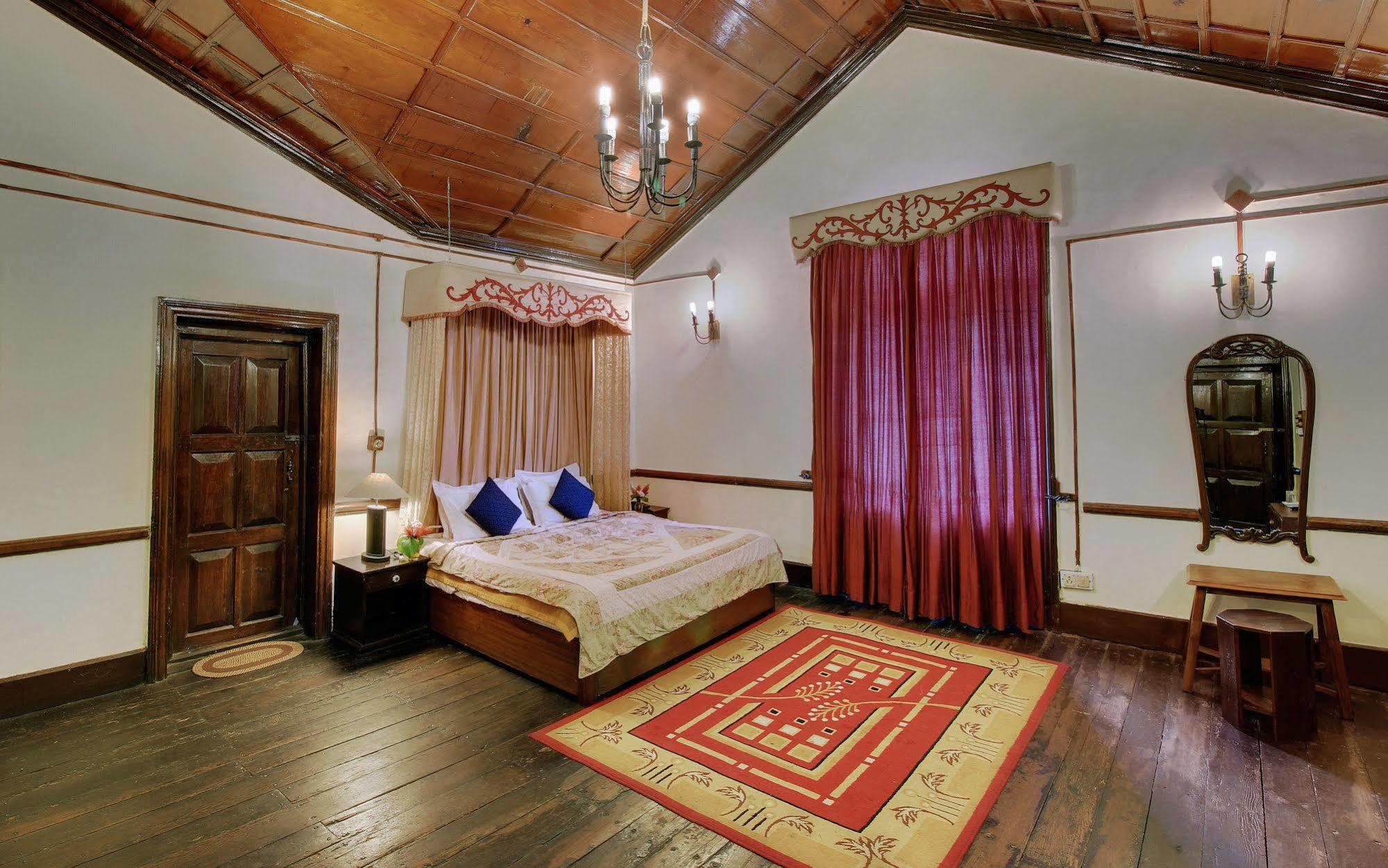 Chevron Rosemount Hotel Ranikhet Bagian luar foto
